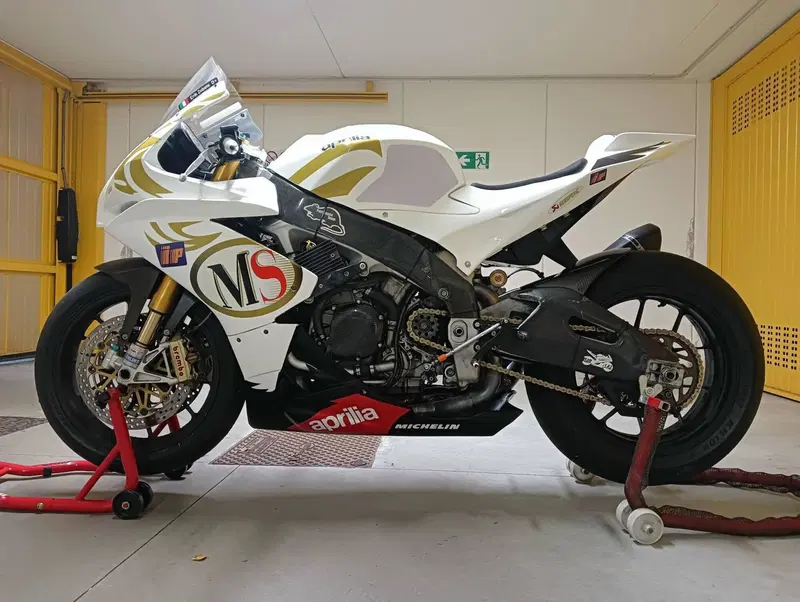 Aprilia RSV4 Factory APRC ABS (2011 - 15) (2)