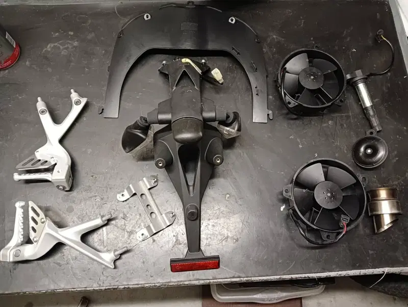 Aprilia RSV4 Factory APRC ABS (2011 - 15) (9)