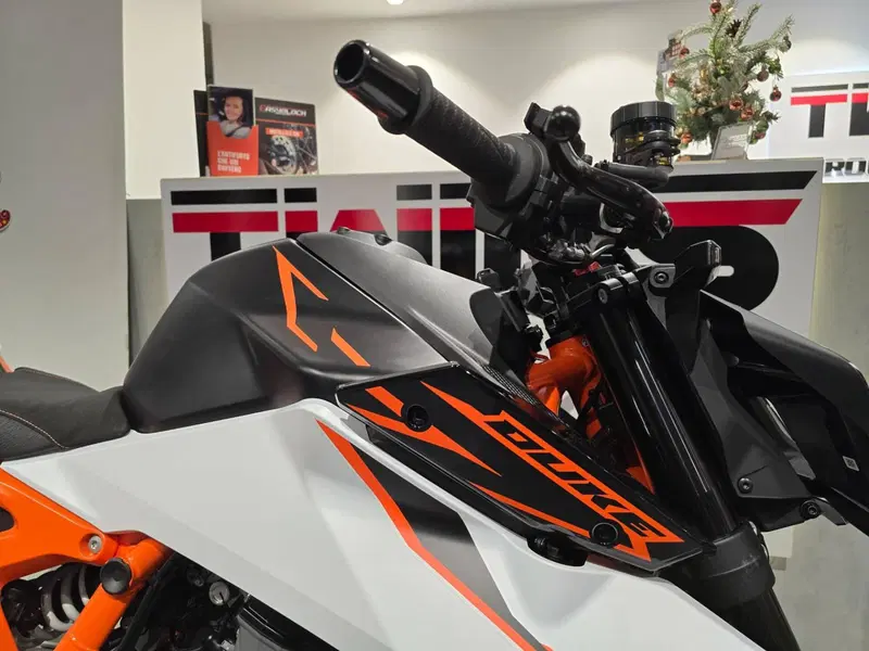 KTM 990 Duke R (2026) (9)
