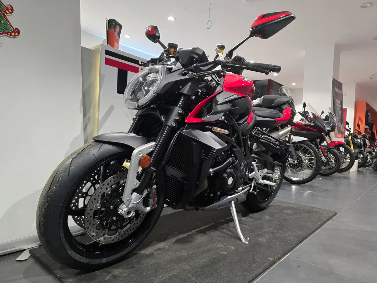 MV Agusta Brutale 1000 RS (2022 - 26) (4)
