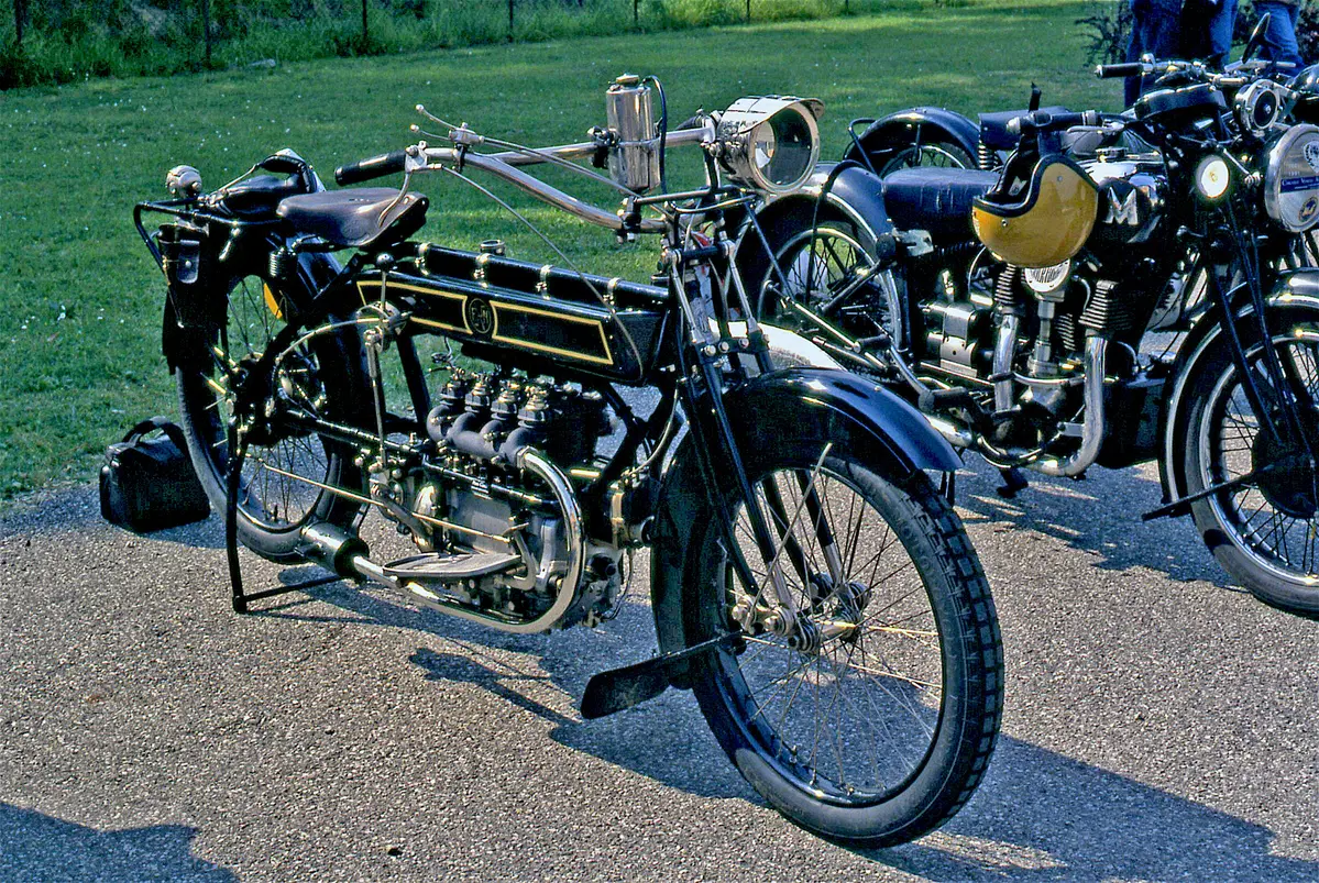 Le moto a quattro cilindri in linea