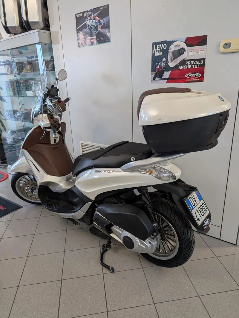 Piaggio Beverly 300 i.e. (2010 - 16) (3)