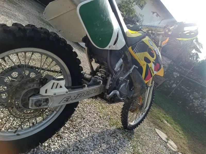 Suzuki RM 2T (6)