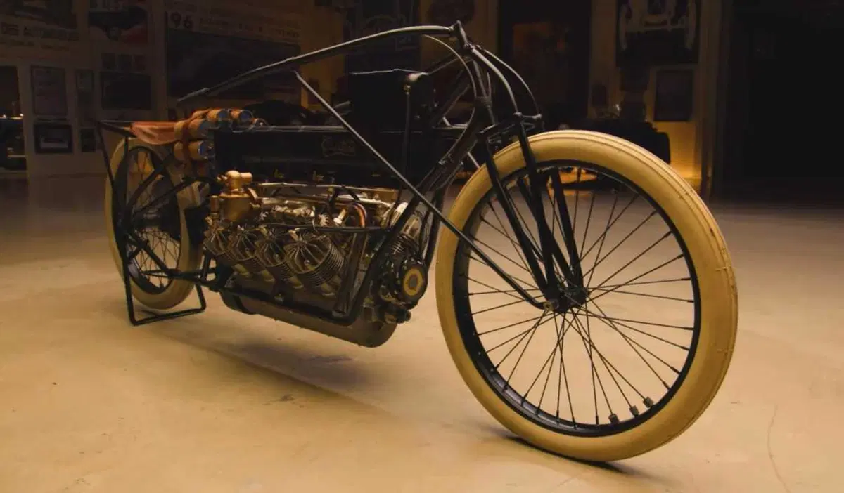 La leggenda del Curtiss V8 rivive nel garage di Jay Leno: una replica oltre ogni immaginazione (2)