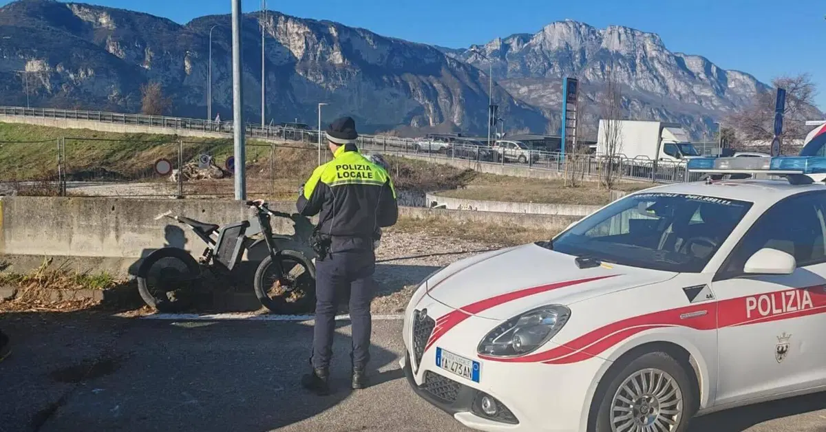 Trento, sequestrata e-bike truccata sulla pista ciclabile. Raggiungeva gli 85 chilometri orari