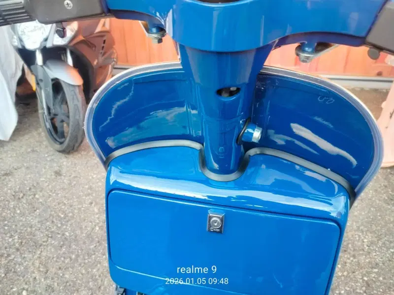Piaggio vespa p125x  (6)