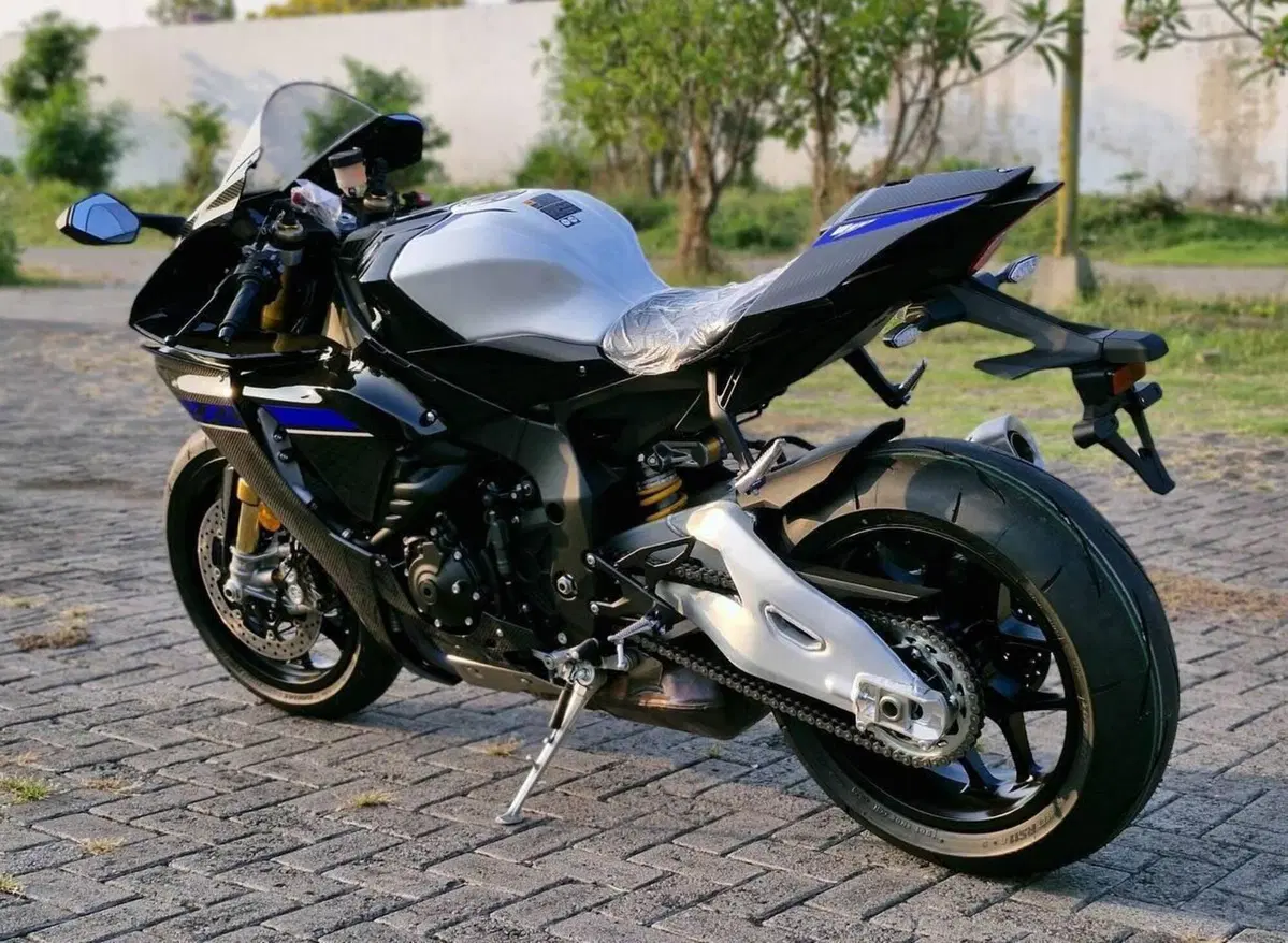 Yamaha YZF R1M (2020 - 25) (4)