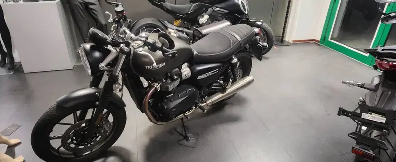 Triumph Street Twin 900 (2019 - 20) (4)
