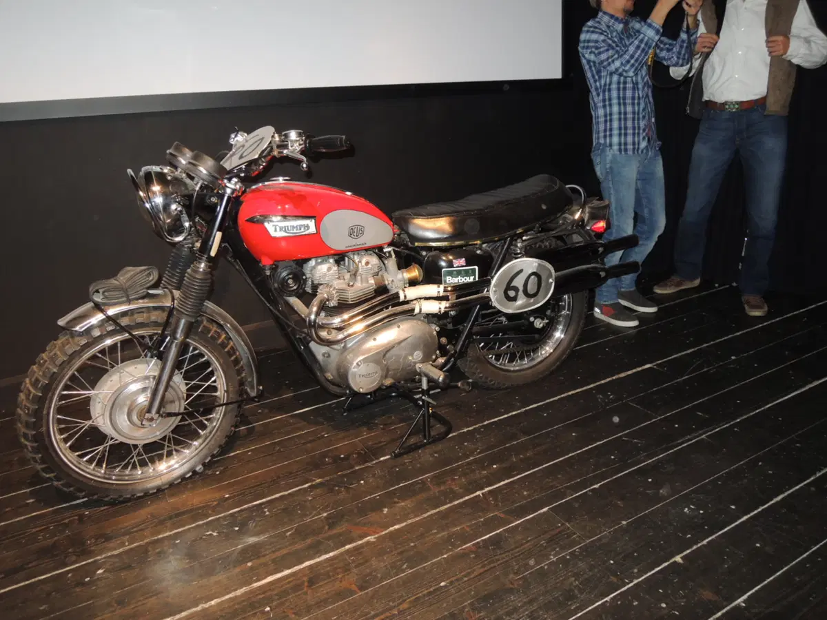 Agostini e Lucchinelli con Dainese per presentare il Webisode #5 Old Dogs (8)