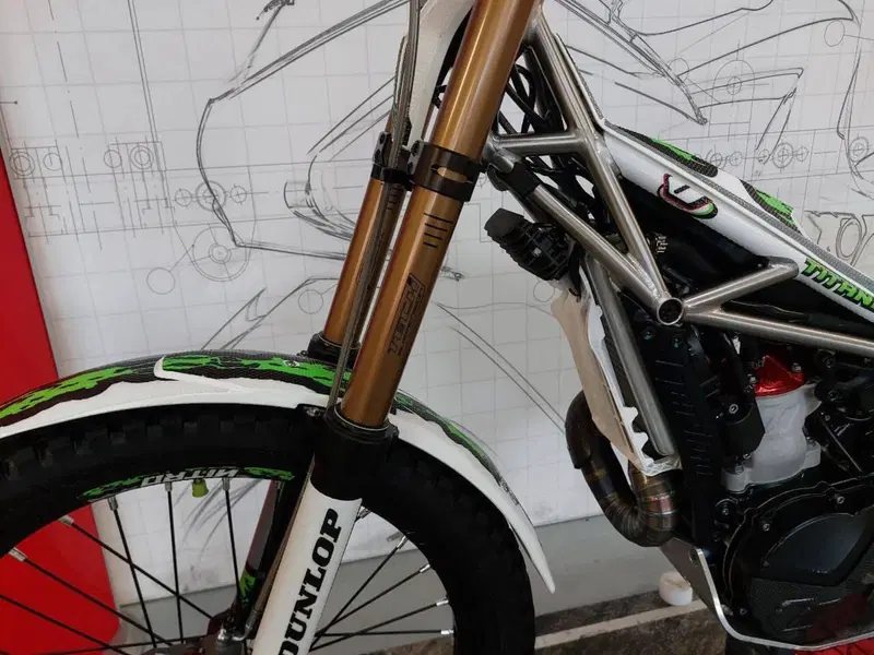 Vertigo Nitro 300 (2023 - 24) (3)
