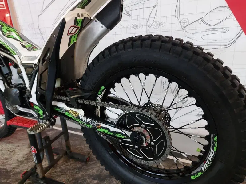 Vertigo Nitro 300 (2023 - 24) (4)