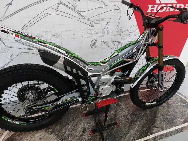 Vertigo Nitro 300 (2023 - 24) (7)