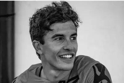 MotoGP 2026. Marc Marquez: "La spalla mi fa male, i social mi fanno arrabbiare, mi sento spagnolo e catalano"