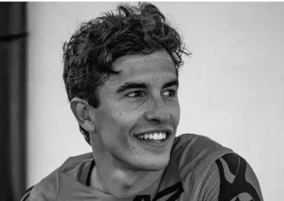 MotoGP 2026. Marc Marquez: La spalla mi fa male, i social mi fanno arrabbiare, mi sento spagnolo e catalano