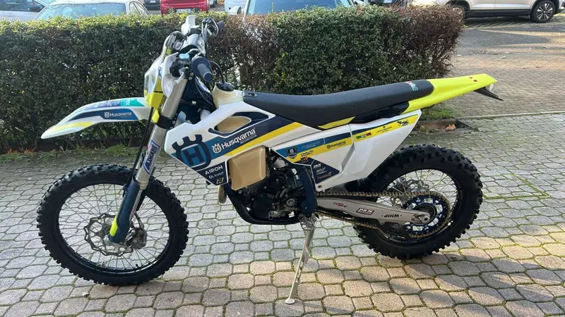 Husqvarna FE 250 (2024) (3)