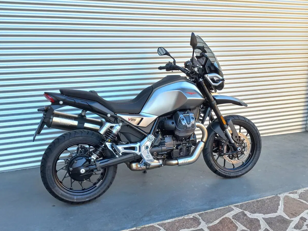 Moto Guzzi V85 Strada (2024 - 26) (2)