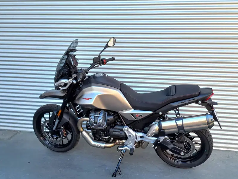 Moto Guzzi V85 Strada (2024 - 26) (7)