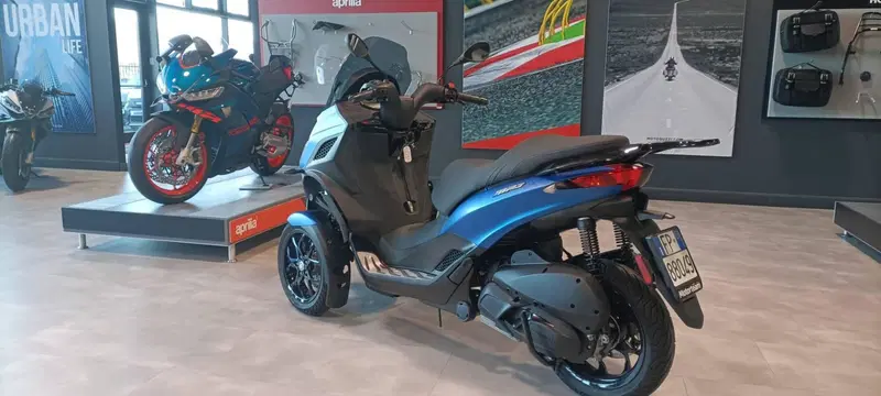 Piaggio MP3 310 Sport (2025 - 26) (3)