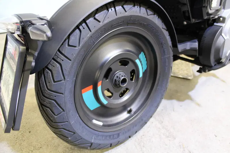Bmw CE 02 (2024 - 26) (6)