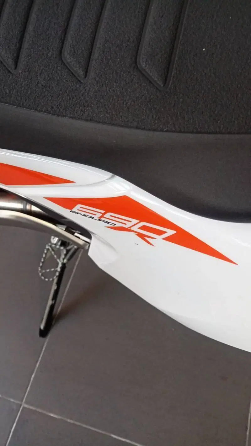 KTM 690 Enduro R (2026) (3)