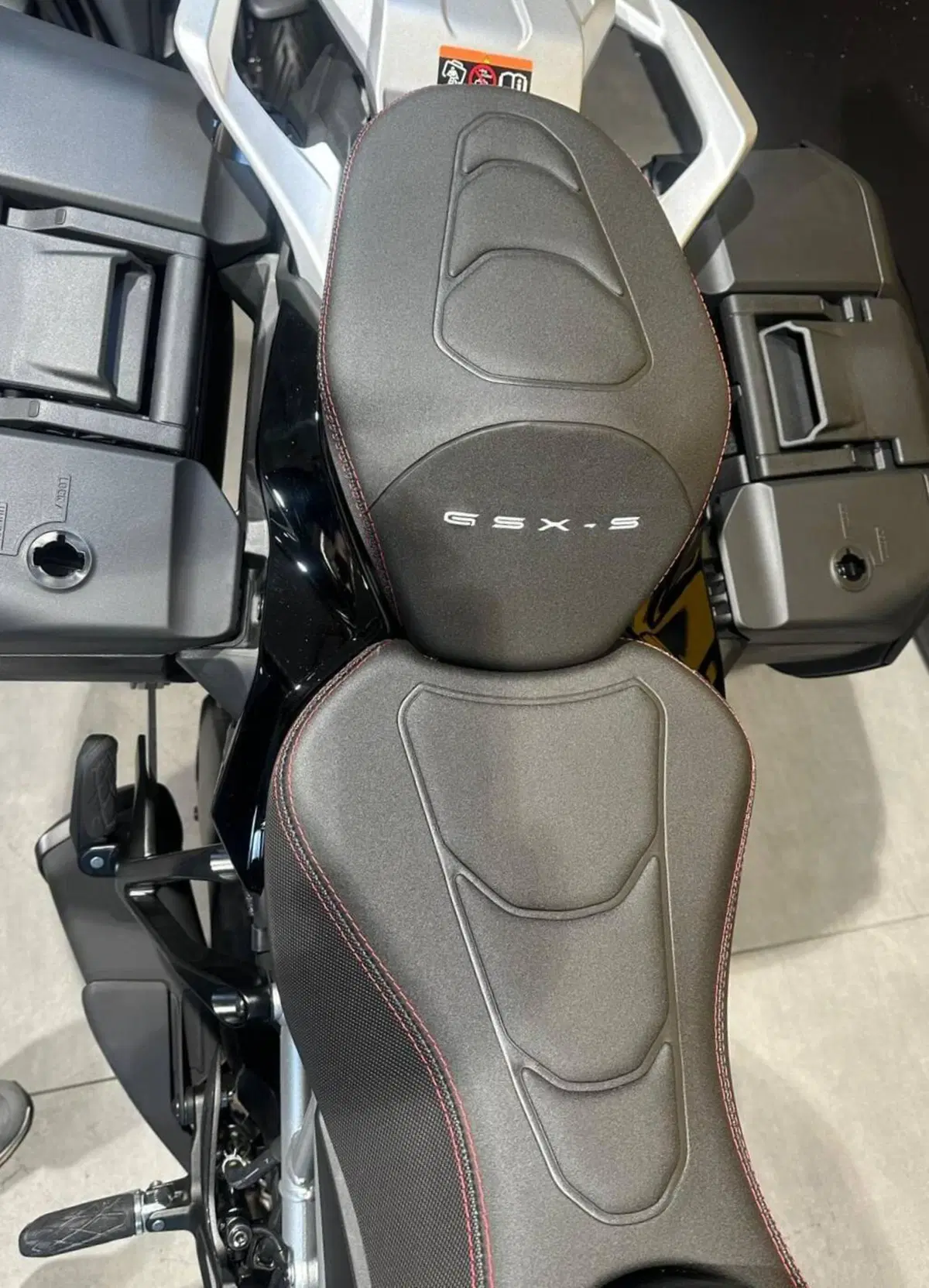 Suzuki GSX-S1000GX Touring (2024 - 26) (5)
