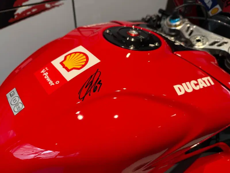 Ducati Panigale V4 Bagnaia 2022 World Champion Replica (2023) (5)