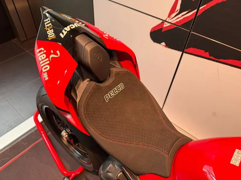 Ducati Panigale V4 Bagnaia 2022 World Champion Replica (2023) (6)