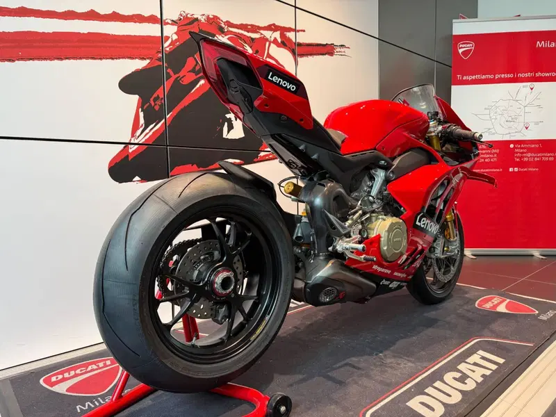 Ducati Panigale V4 Bagnaia 2022 World Champion Replica (2023) (8)