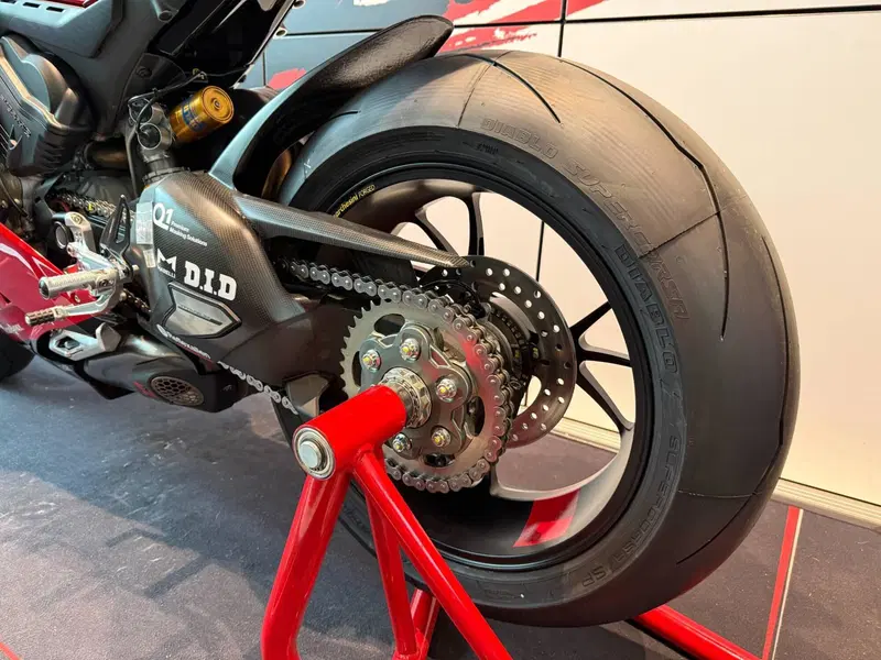 Ducati Panigale V4 Bagnaia 2022 World Champion Replica (2023) (11)