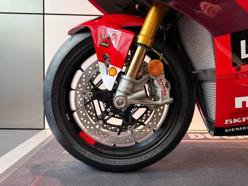 Ducati Panigale V4 Bagnaia 2022 World Champion Replica (2023) (13)