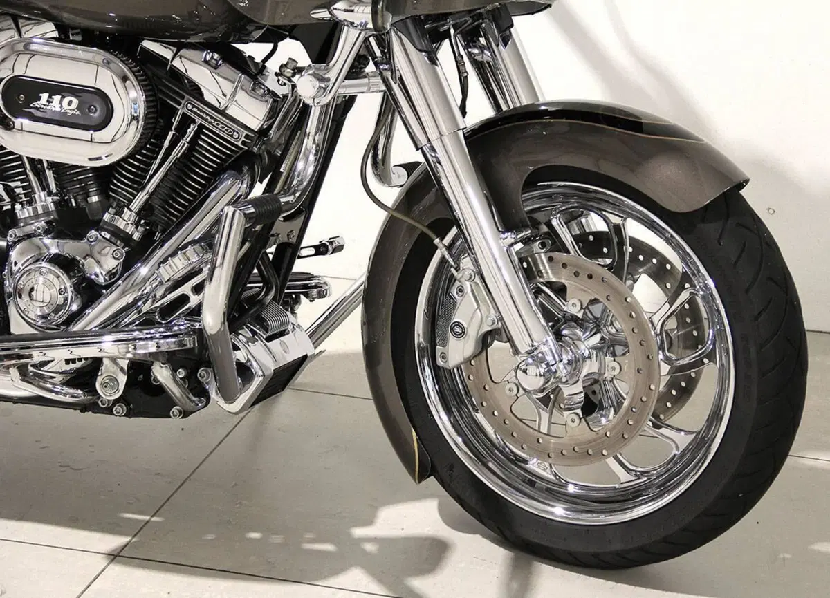 Harley-Davidson 1800 Road Glide (2008 - 12) - FLTRSE (2)