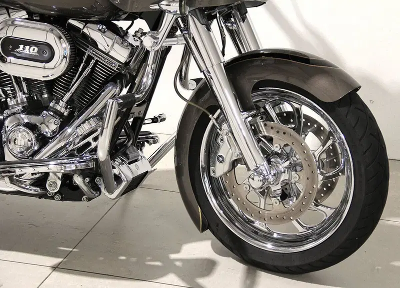 Harley-Davidson 1800 Road Glide (2008 - 12) - FLTRSE (2)
