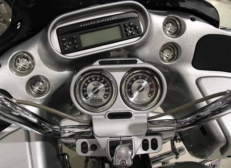 Harley-Davidson 1800 Road Glide (2008 - 12) - FLTRSE (14)