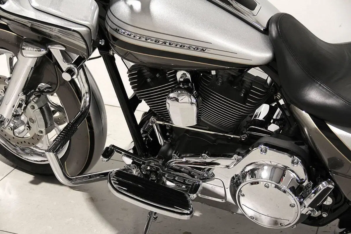 Harley-Davidson 1800 Road Glide (2008 - 12) - FLTRSE (16)