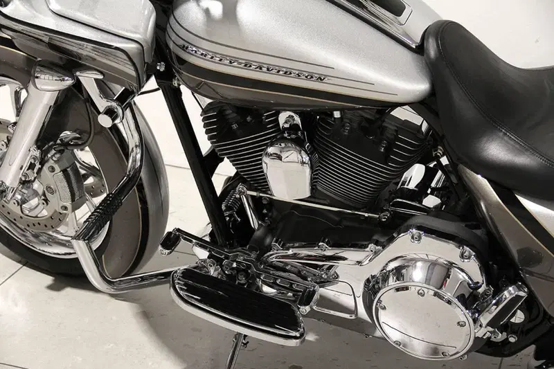 Harley-Davidson 1800 Road Glide (2008 - 12) - FLTRSE (16)