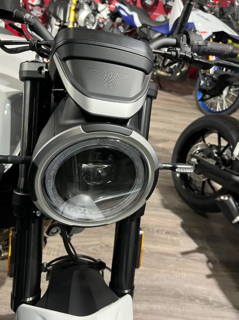 Moto Morini SEIEMMEZZO STR (2022 - 26) (3)