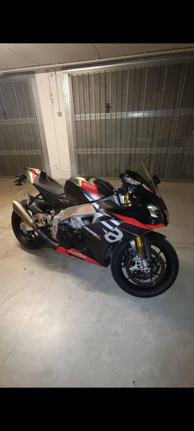 Aprilia RSV4 1100 Factory (2020)