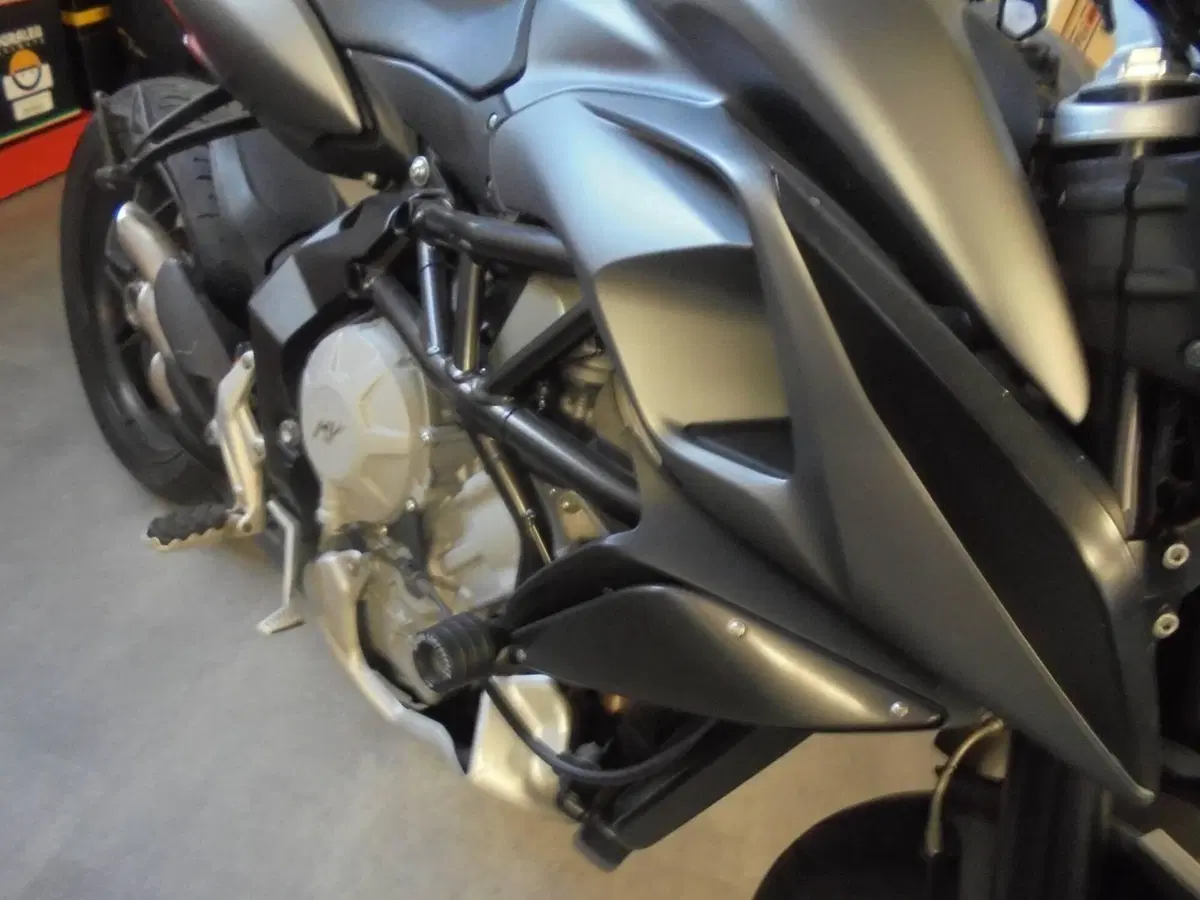 MV Agusta Rivale 800 EAS (2013 -15) (2)
