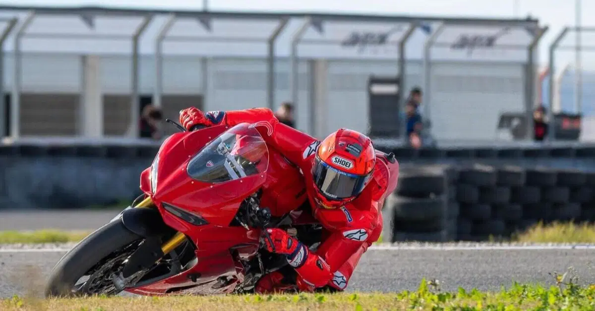 MotoGP 2026. Marc M&aacute;rquez &egrave; tornato in pista con la Panigale V2