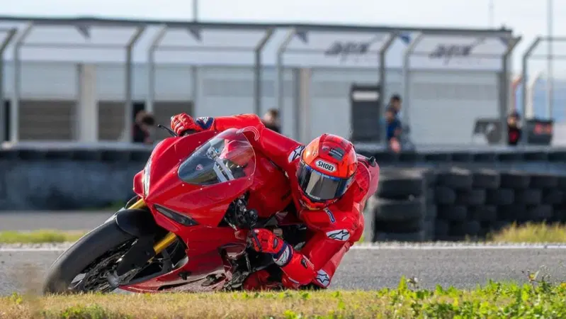 MotoGP 2026. Marc M&aacute;rquez &egrave; tornato in pista con la Panigale V2