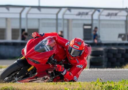 Marc Márquez è tornato in pista con la Panigale V2