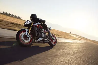 La Triple Track Experience sbarca a Imola e Cremona, Triumph torna in pista nel 2026