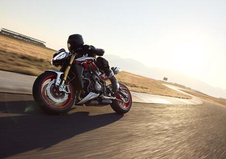 La Triple Track Experience sbarca a Imola e Cremona, Triumph torna in pista nel 2026