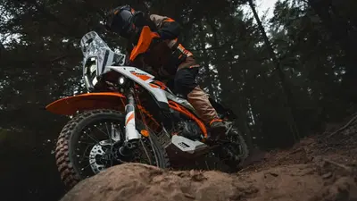 Dieci anni di garanzia per la 390 Adventure: il nuovo corso KTM parte dall&rsquo;India?