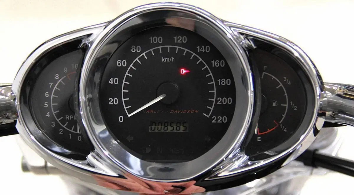 Harley-Davidson 1130 V-Rod (2002 - 05) - VRSCA (8)