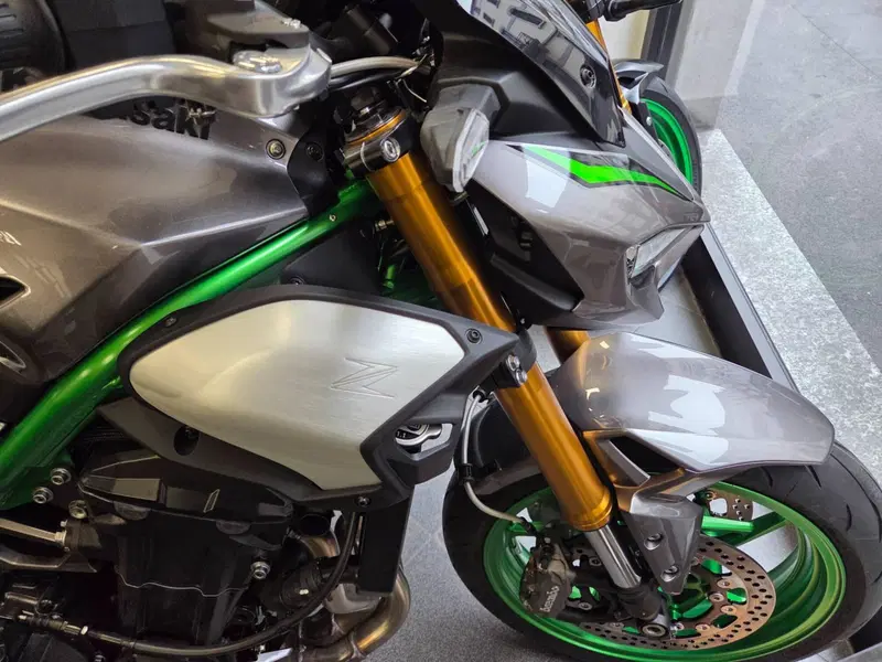 Kawasaki Z 900 SE (2025 - 26) (3)