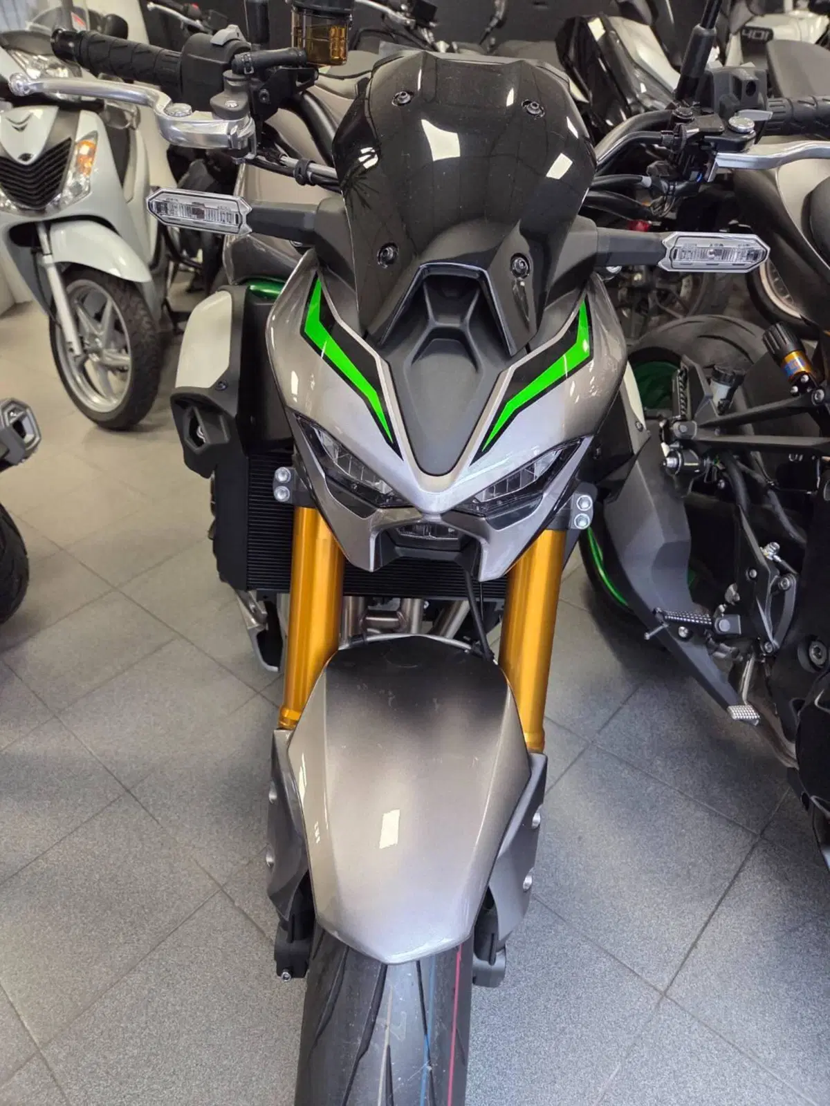 Kawasaki Z 900 SE (2025 - 26) (4)