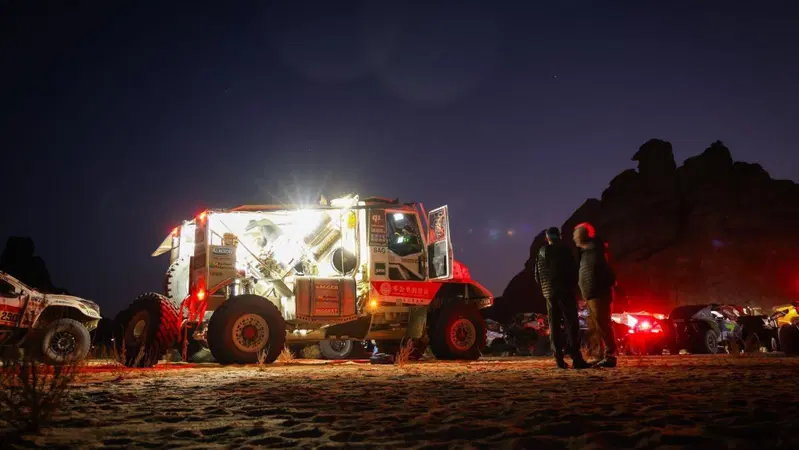 Dakar 2026. T6. Sanders autovelox, dal capolavoro al verbale! Vince Brabec, Honda. Al Attiyah, Toyota, entra nel suo parco giochi