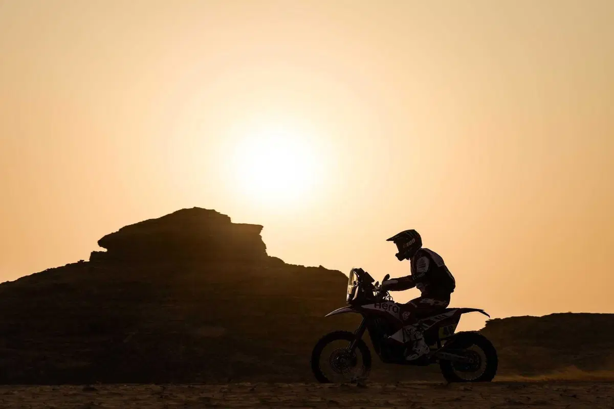Dakar 2026. T6. Sanders autovelox, dal capolavoro al verbale! Vince Brabec, Honda. Al Attiyah, Toyota, entra nel suo parco giochi (4)