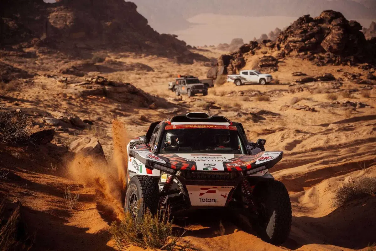 Dakar 2026. T6. Sanders autovelox, dal capolavoro al verbale! Vince Brabec, Honda. Al Attiyah, Toyota, entra nel suo parco giochi (5)
